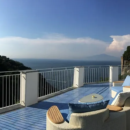 Boutique Helios (adults Only) מלון סורנטו