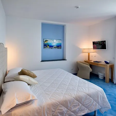 Boutique Helios (adults Only) מלון 4*