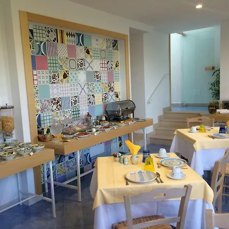 Boutique Helios (adults Only) מלון סורנטו