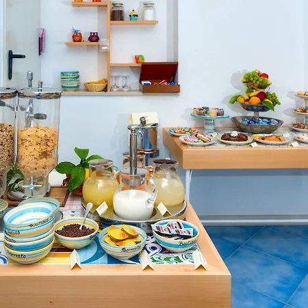 Boutique Helios (adults Only) מלון סורנטו