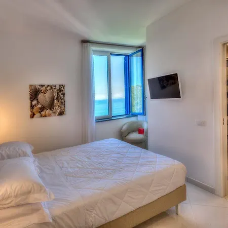 Boutique Helios (adults Only) מלון סורנטו
