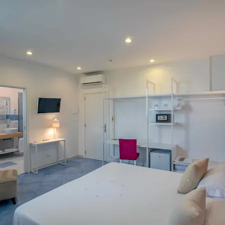Boutique Helios (adults Only) Hotell 4*